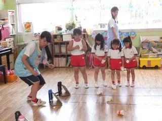 実習生と遊ぼう 学校法人 浦和榎本学園 浦和こばと幼稚園